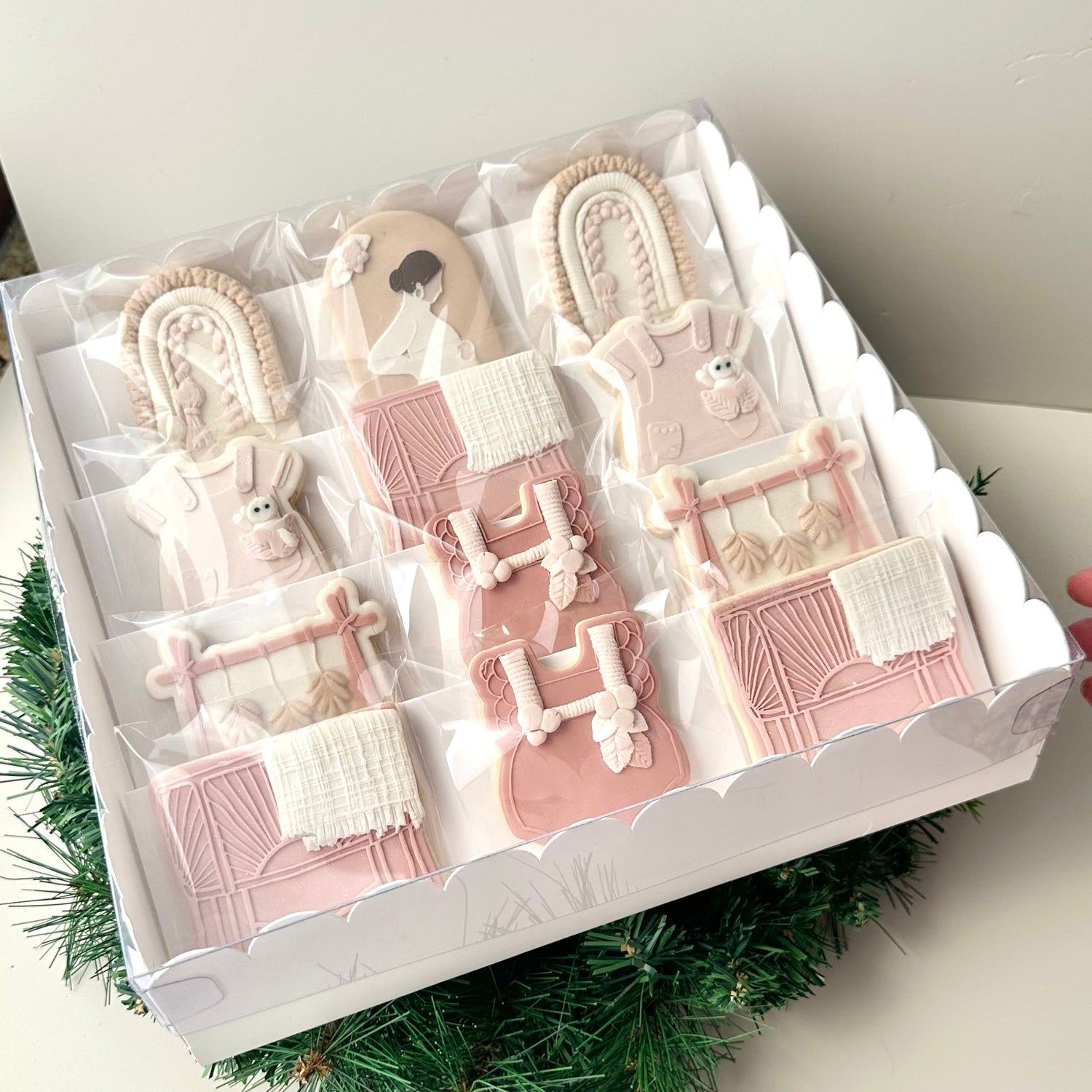BRAND NEW!  THE BOUTIQUE COOKIE DISPLAY BOX